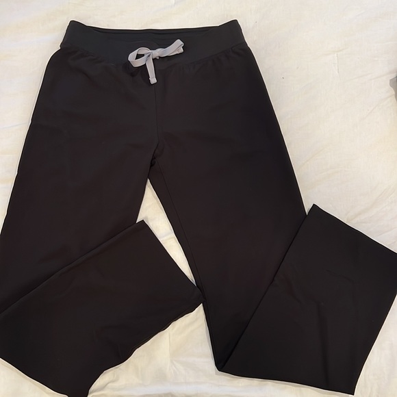 FIGS basic scrub pants - Picture 2 of 6